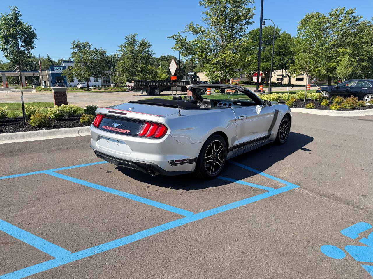 Used 2018 Ford Mustang Premium RWD image 11