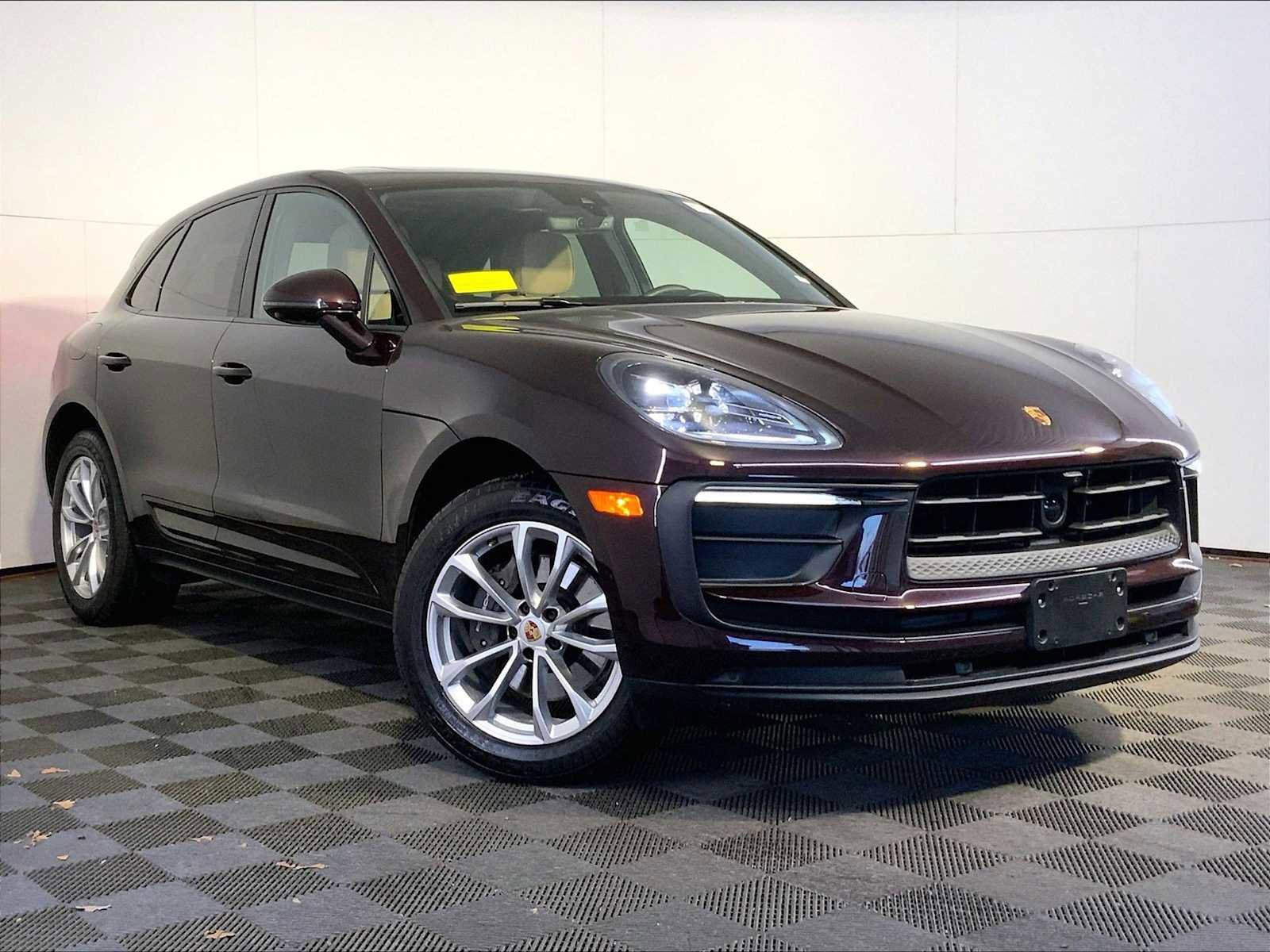 Certified 2025 Porsche Macan image 9