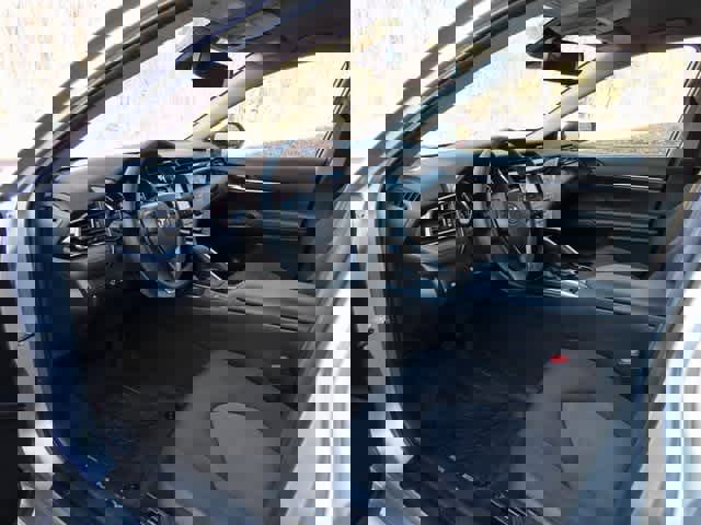 Used 2020 Toyota Camry LE image 2