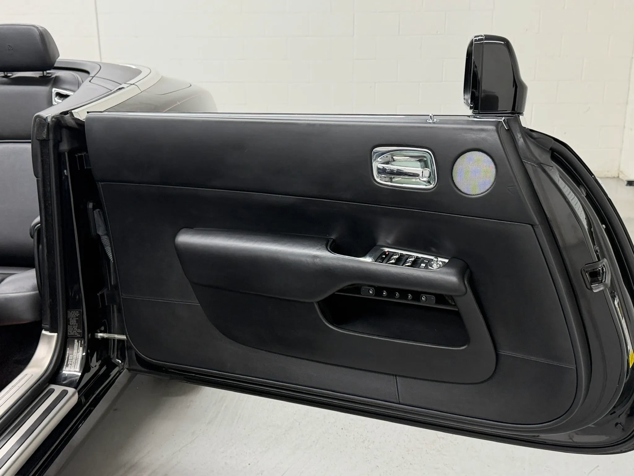 Used 2017 Rolls-Royce Dawn RWD image 81