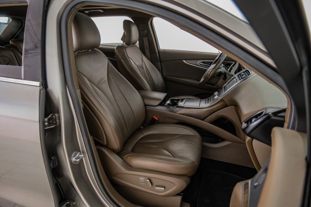 Used 2016 Lincoln MKX Reserve w/ Technology Package FWD image 35