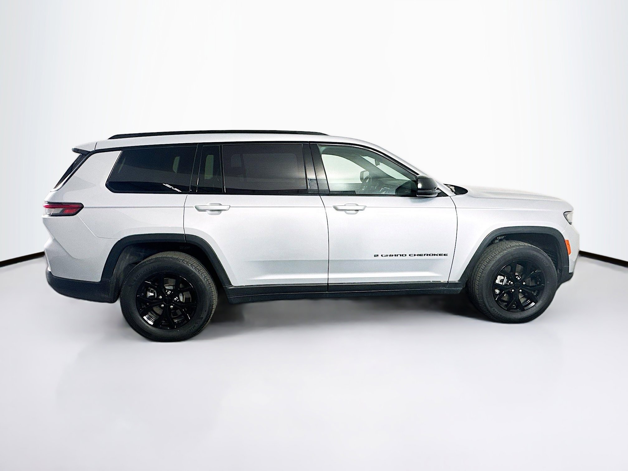 Used 2024 Jeep Grand Cherokee L Laredo image 10