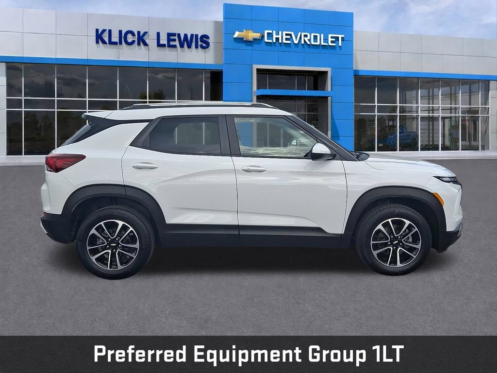 Used 2025 Chevrolet TrailBlazer LT AWD/4WD image 9