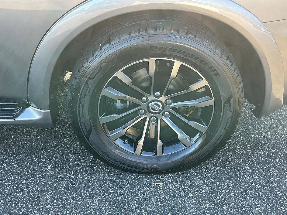 Used 2017 Nissan Armada Platinum w/ Interior Lighting Package image 8