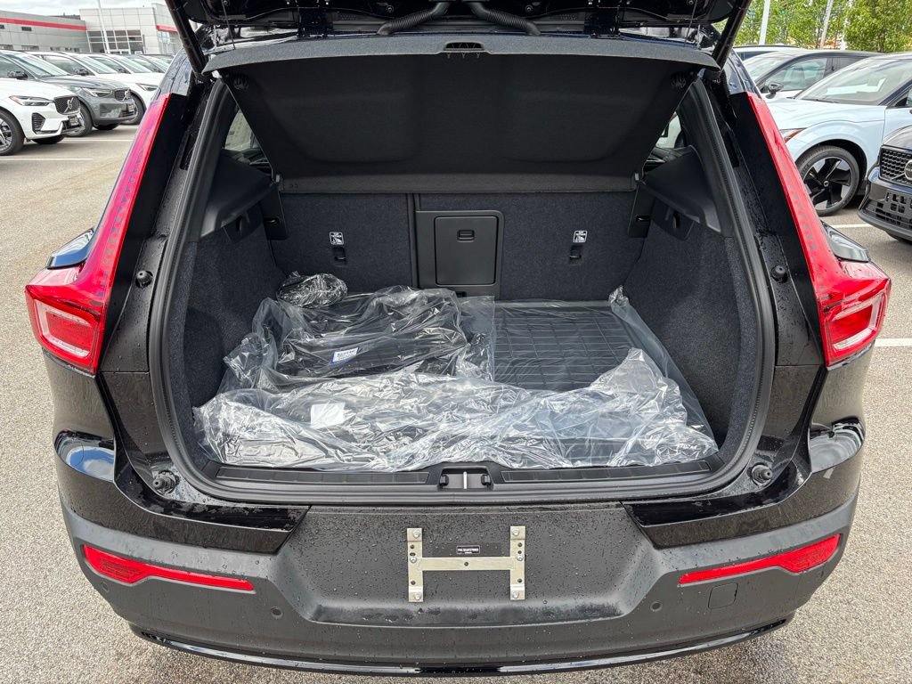 New 2026 Volvo XC40 B5 Core w/ Protection Package Premier AWD/4WD image 17