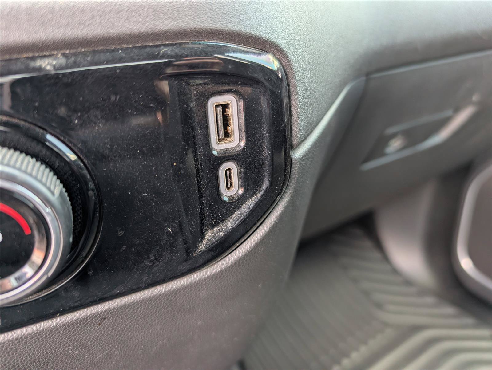 Used 2024 Chevrolet Silverado 2500 LT AWD/4WD image 25