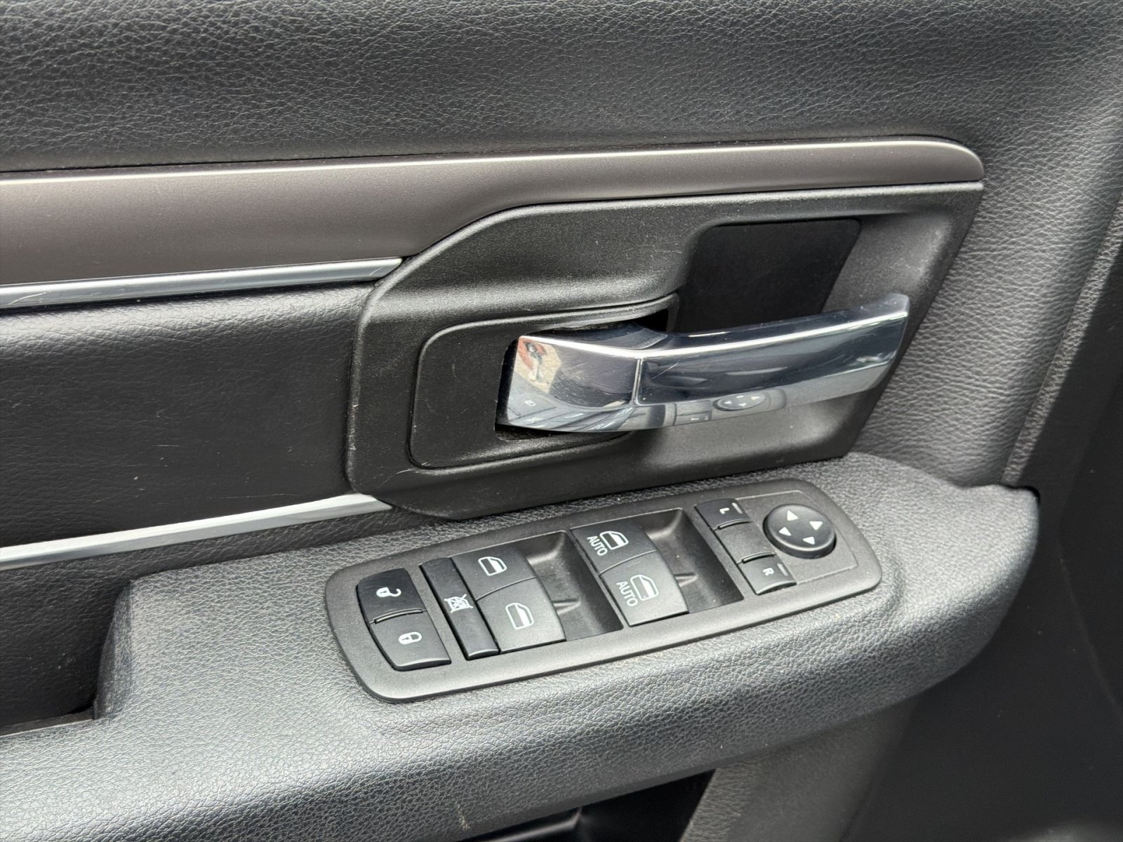 Used 2024 RAM 1500 Warlock AWD/4WD image 15