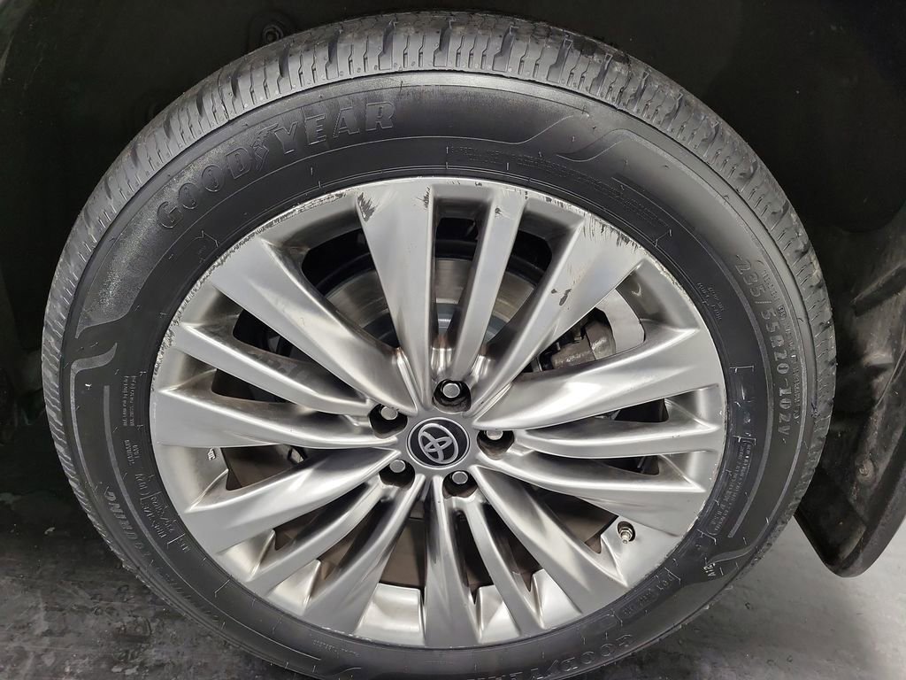 Used 2023 Toyota Highlander Platinum image 10
