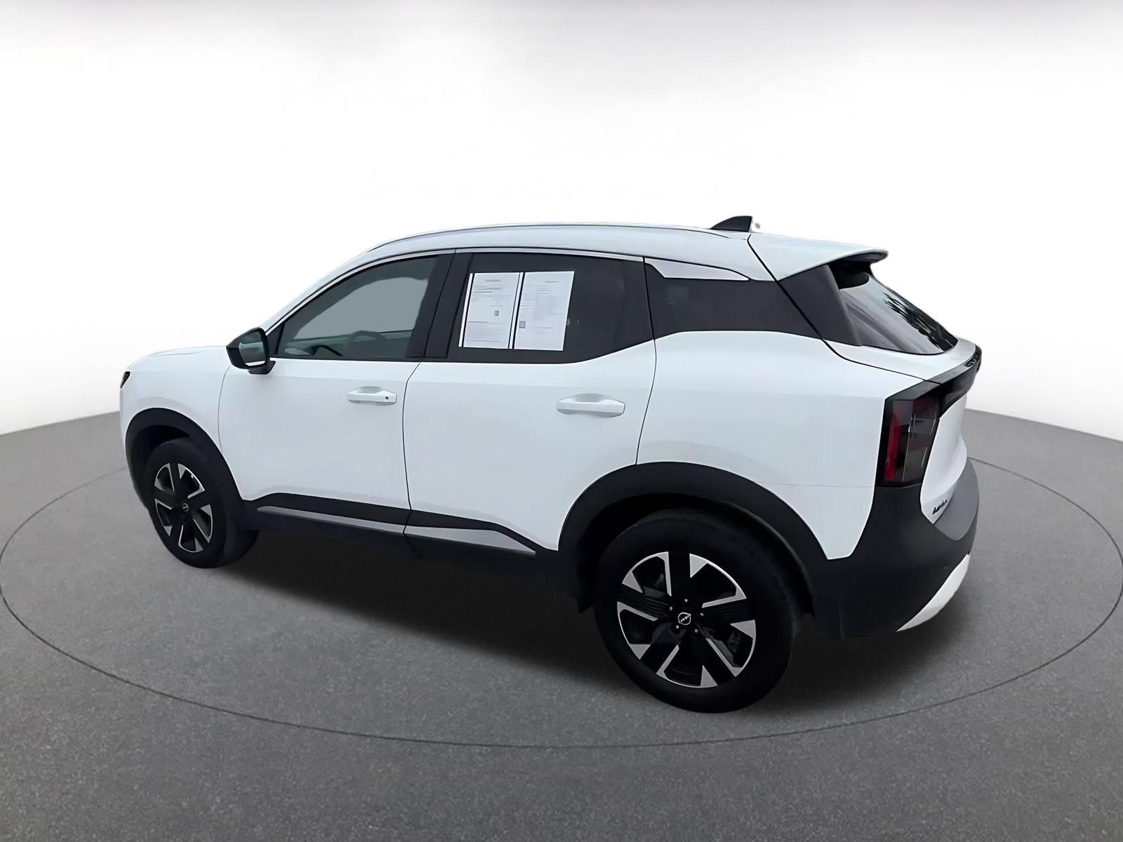 Used 2026 Nissan Kicks SV w/ Cold Weather Package AWD/4WD image 9