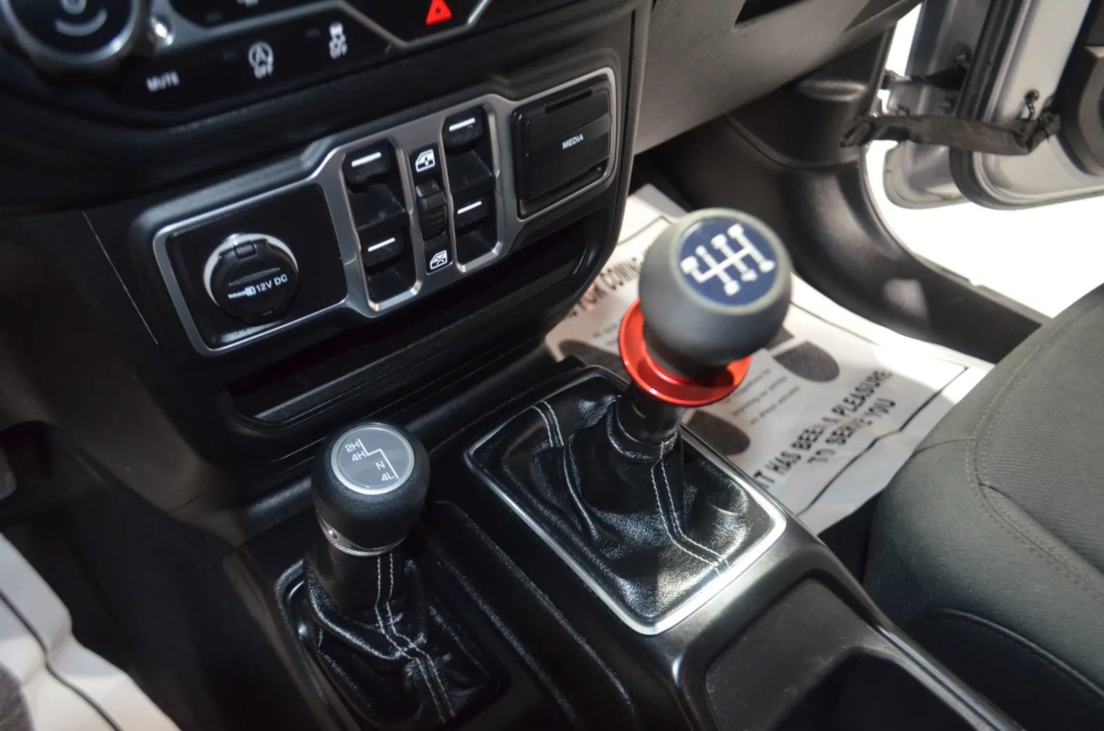 Used 2018 Jeep Wrangler Unlimited Sahara image 30