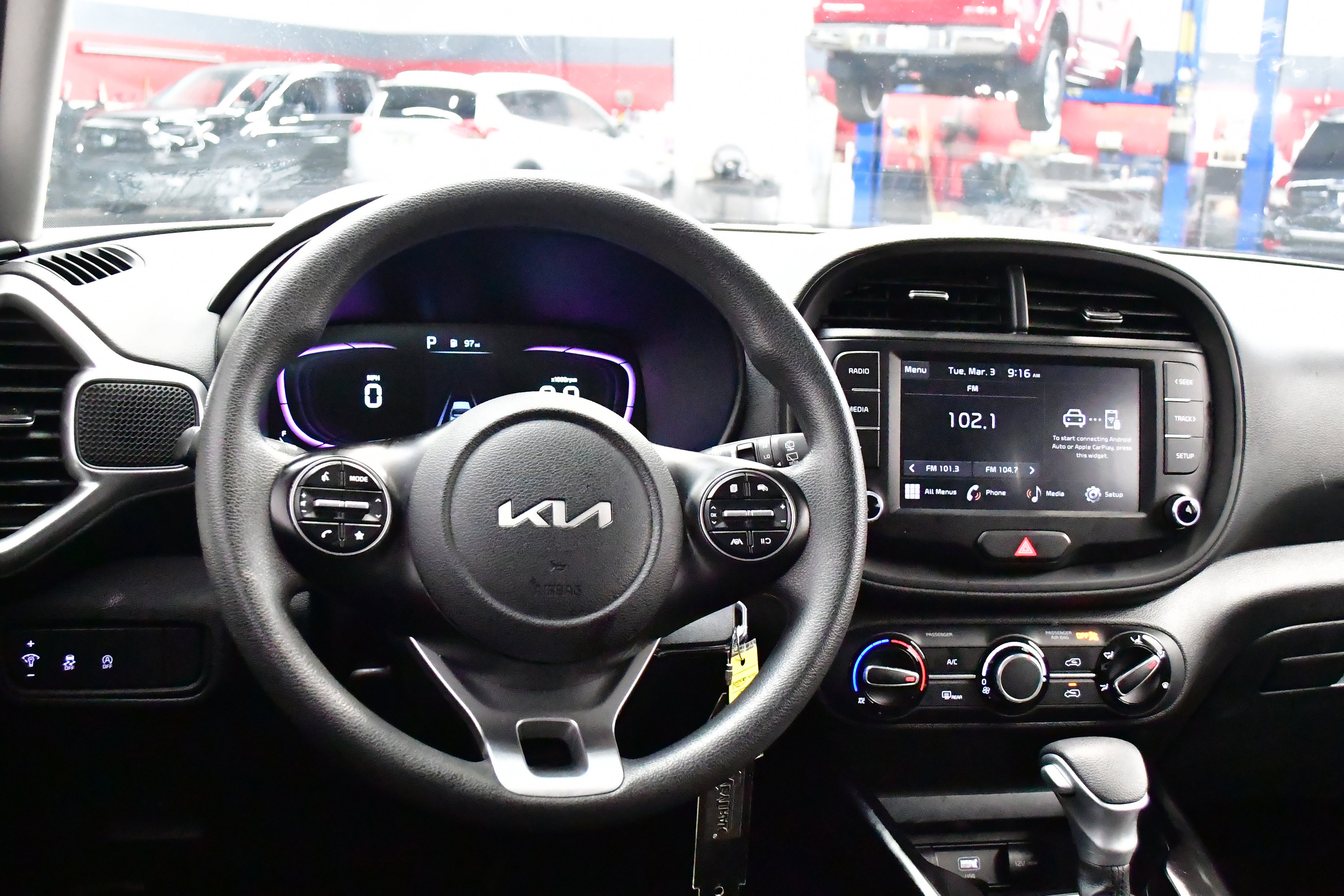 Used 2025 Kia Soul LX w/ LX Technology Package image 10