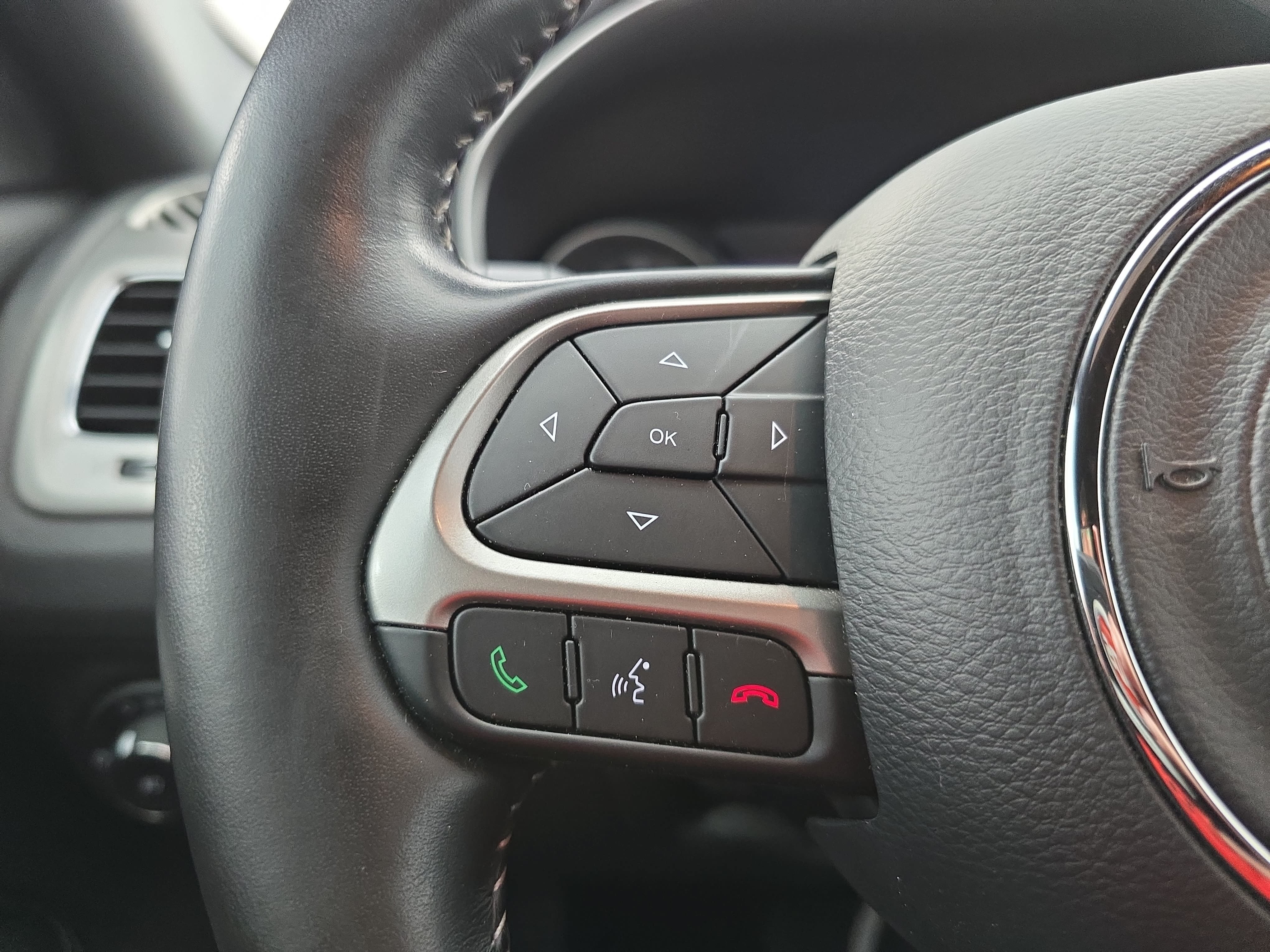 Used 2021 Jeep Compass Latitude w/ Sun and Sound Group AWD/4WD image 17