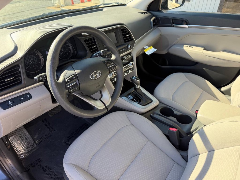 Used 2020 Hyundai Elantra SE FWD image 16