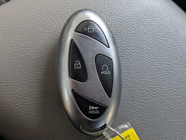 Used 2025 Hyundai Elantra SEL image 32