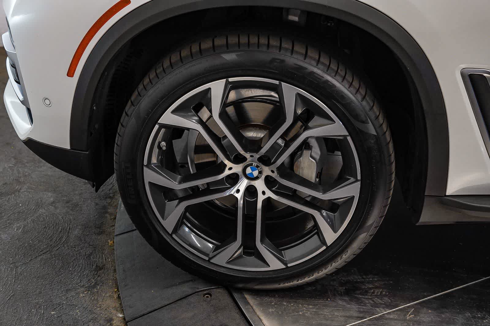 Used 2020 BMW X5 sDrive40i w/ Executive Package RWD image 9