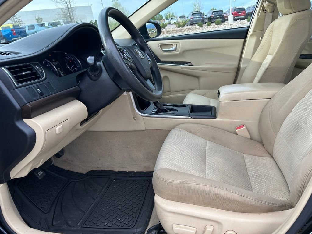 Used 2017 Toyota Camry LE FWD image 23