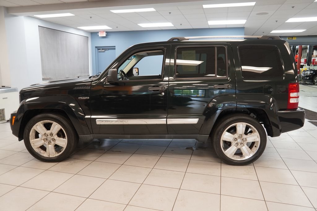 Used 2012 Jeep Liberty Limited Jet w/ Comfort/Convenience Group AWD/4WD image 2