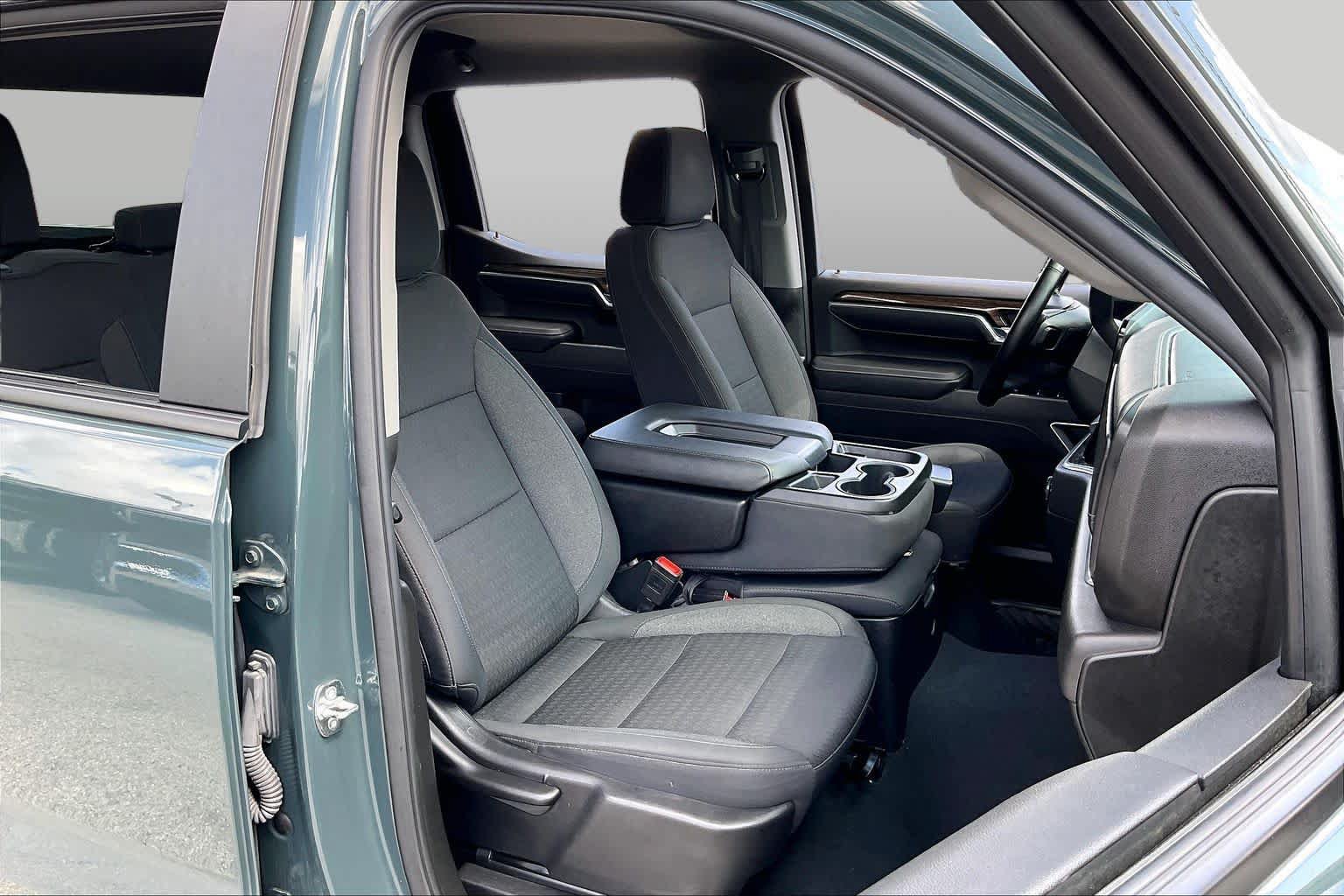 Used 2025 Chevrolet Silverado 1500 LT AWD/4WD image 9