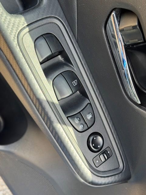 Used 2023 Nissan Versa SV FWD image 9