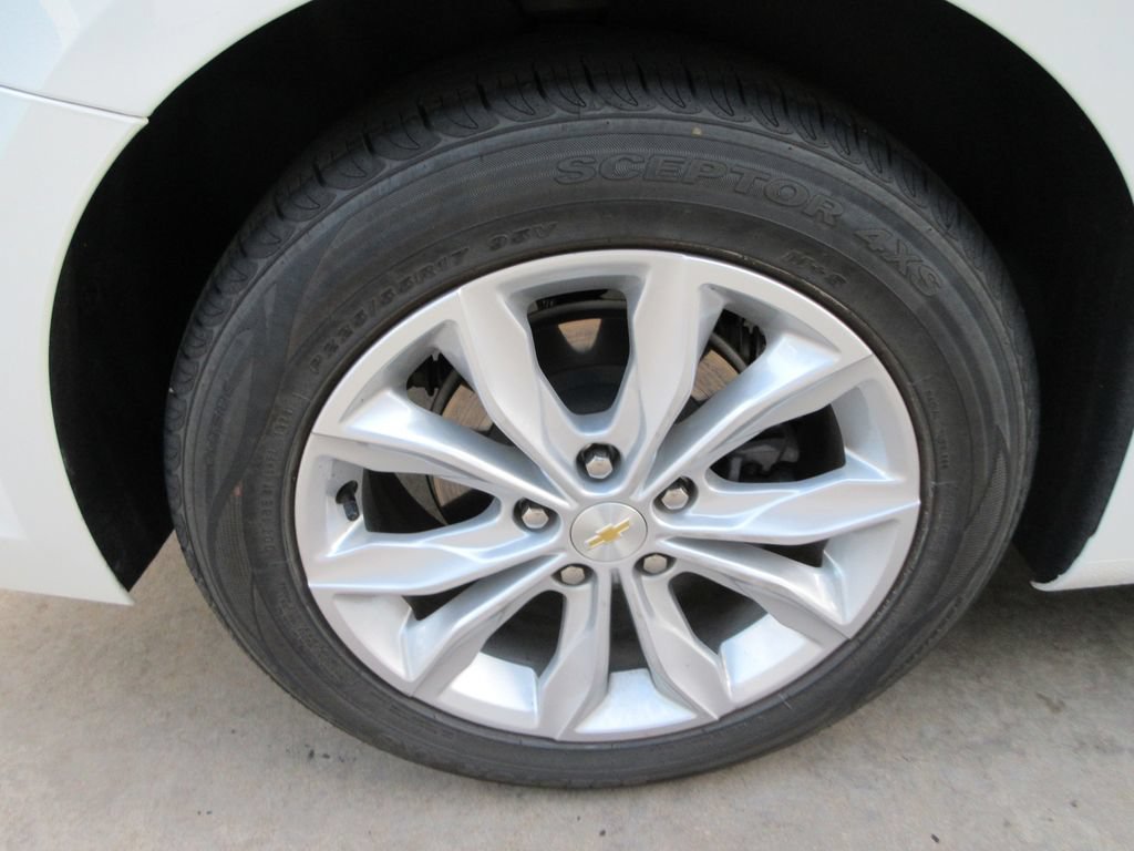 Used 2025 Chevrolet Malibu LT FWD image 9
