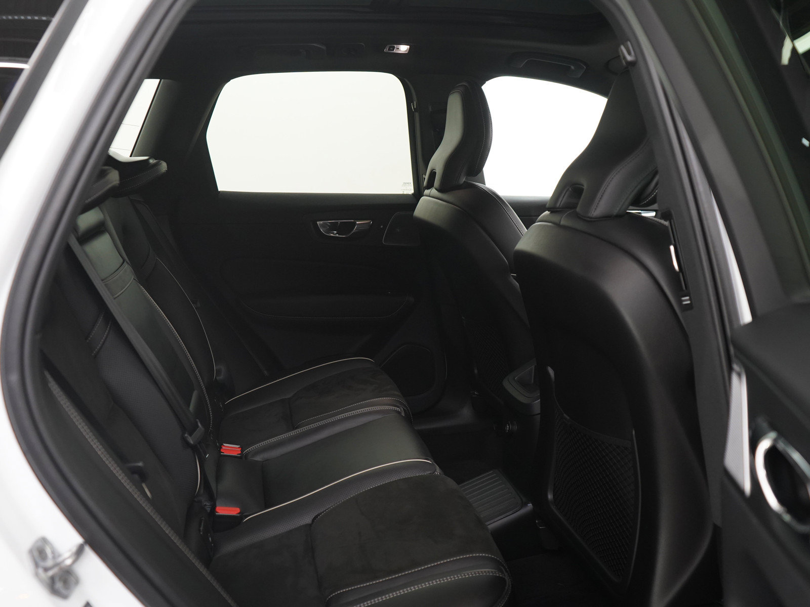 Used 2019 Volvo XC60 T8 R-Design w/ Advanced Package AWD/4WD image 12