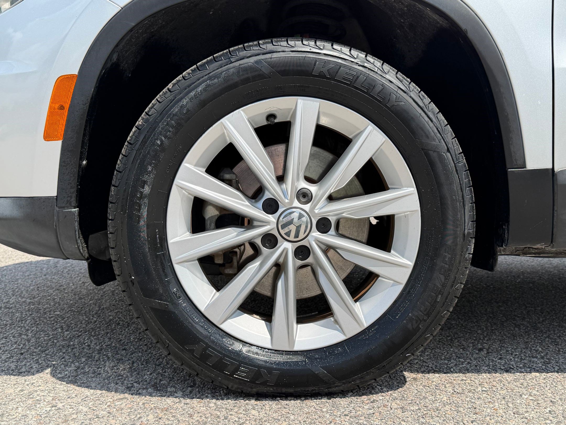 Used 2014 Volkswagen Tiguan SE FWD image 12