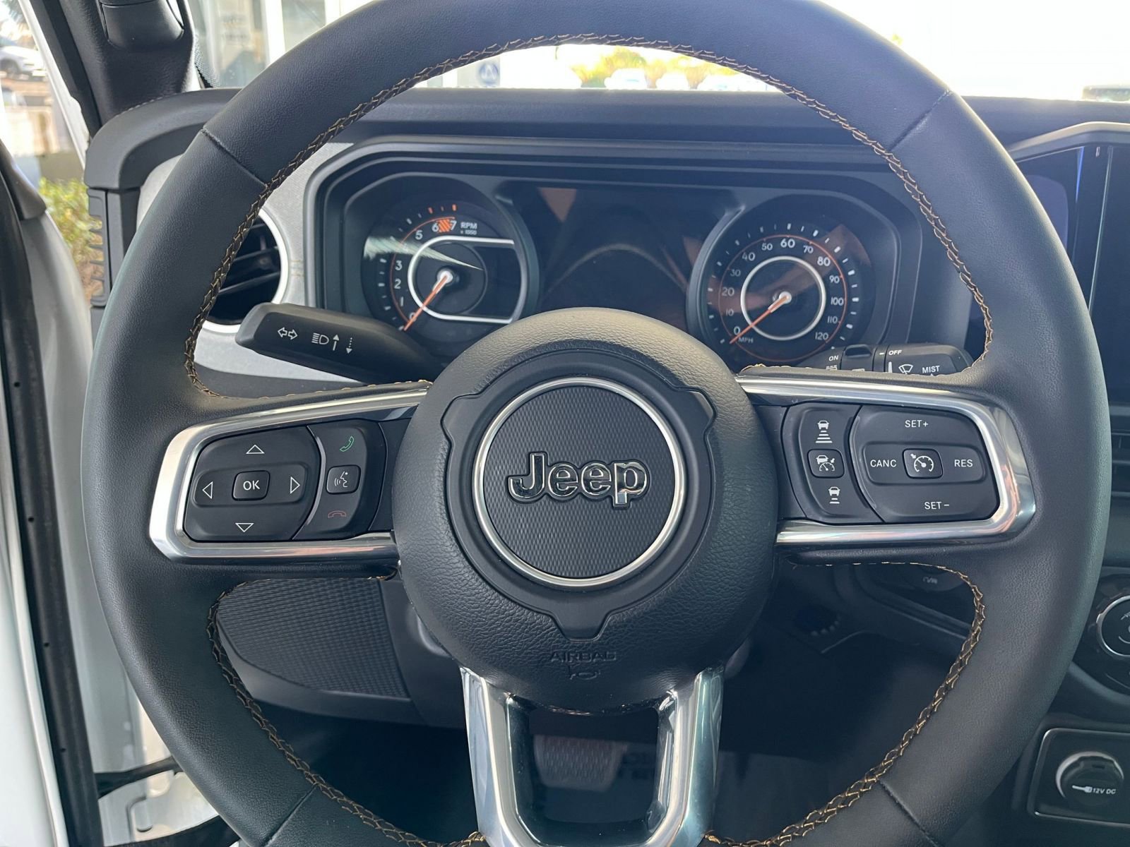 Used 2025 Jeep Wrangler Sahara image 28