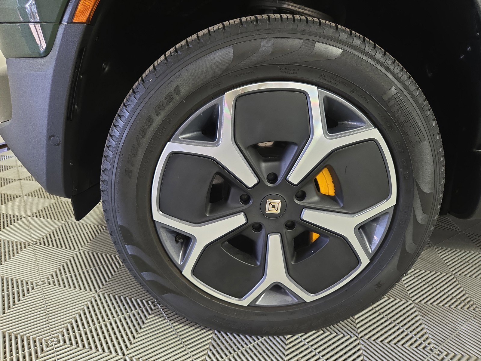 Used 2024 Rivian R1S Adventure AWD/4WD image 9