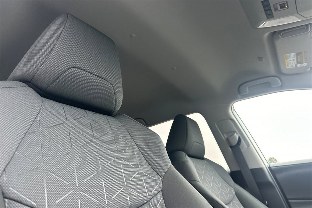 Used 2025 Toyota RAV4 XLE image 19