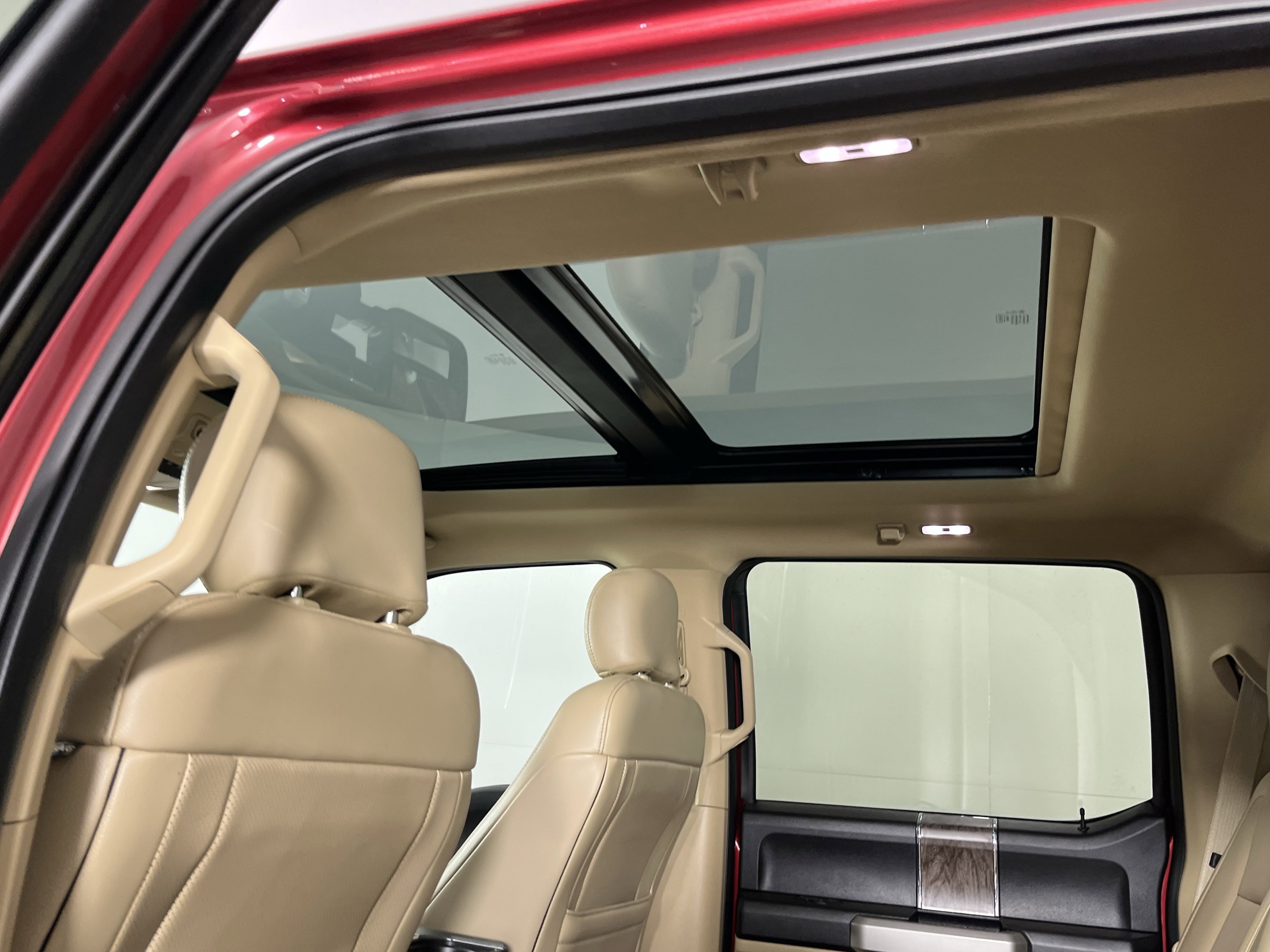 Used 2018 Ford F350 Lariat w/ Chrome Package image 16