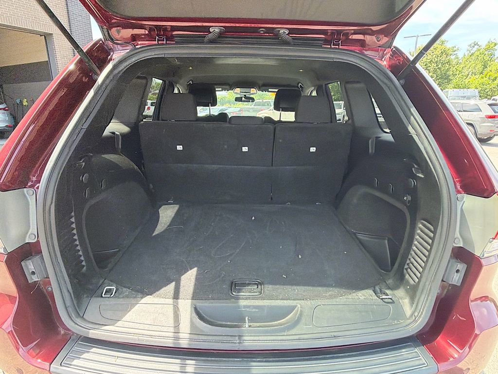 Used 2018 Jeep Grand Cherokee Laredo AWD/4WD image 12