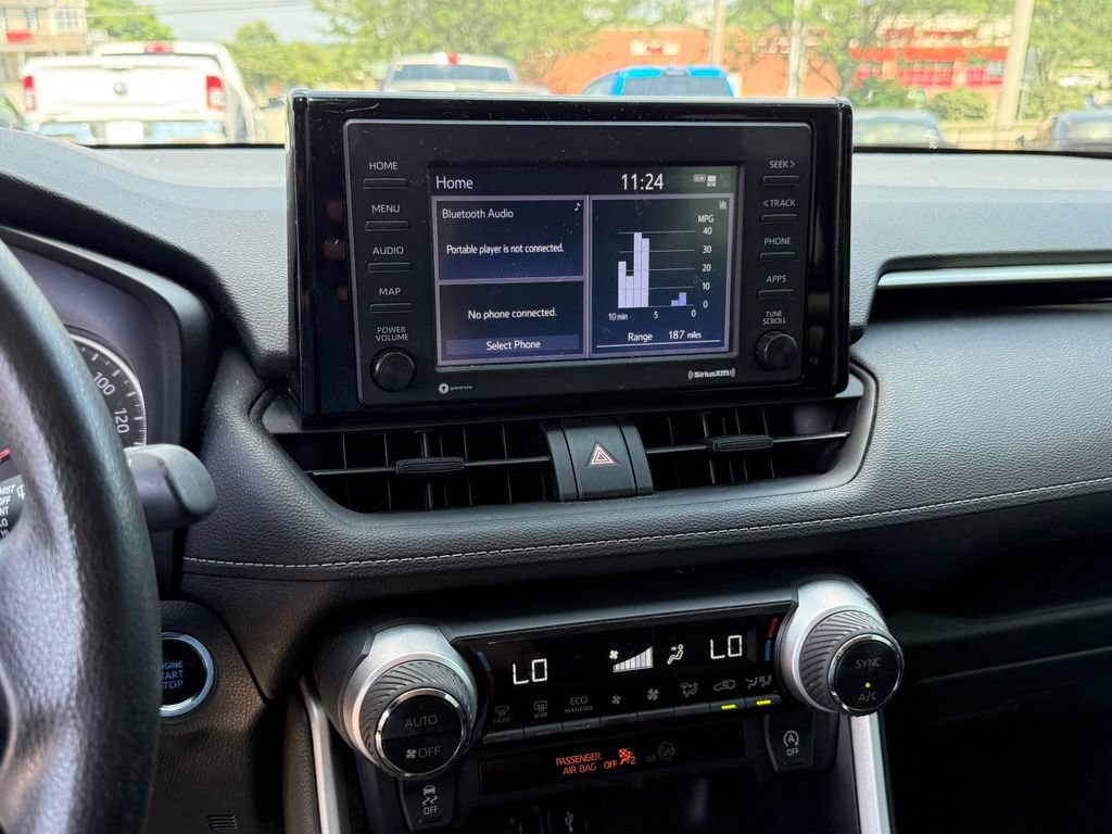 Used 2022 Toyota RAV4 XLE AWD/4WD image 19
