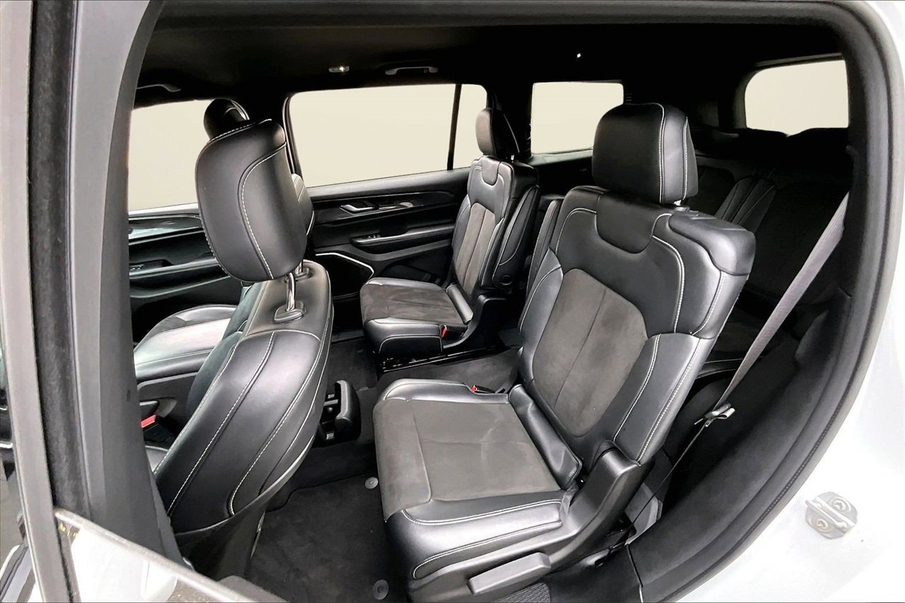 Used 2021 Jeep Grand Cherokee L Laredo image 21