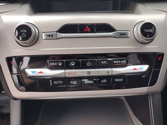 Used 2022 Ford Explorer XLT image 40