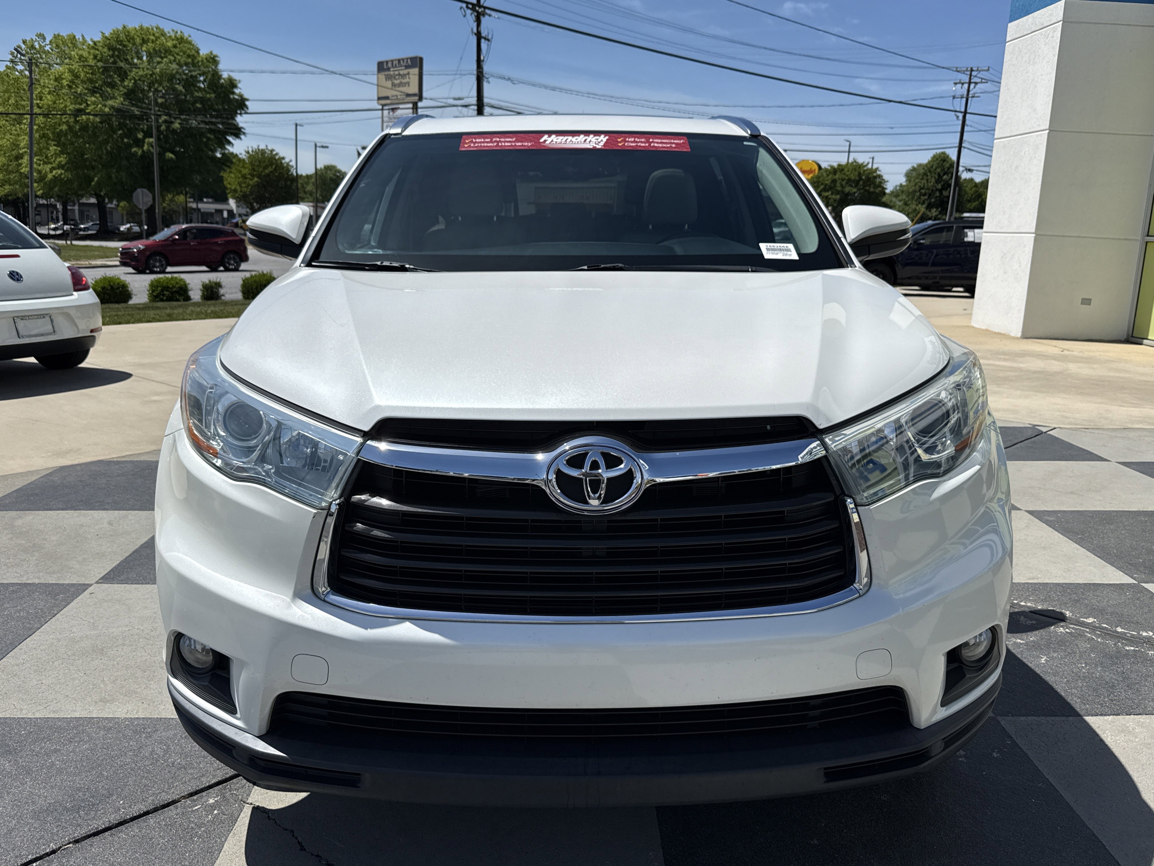 Used 2016 Toyota Highlander XLE AWD/4WD image 3
