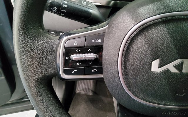 Used 2023 Kia Sorento LX image 28
