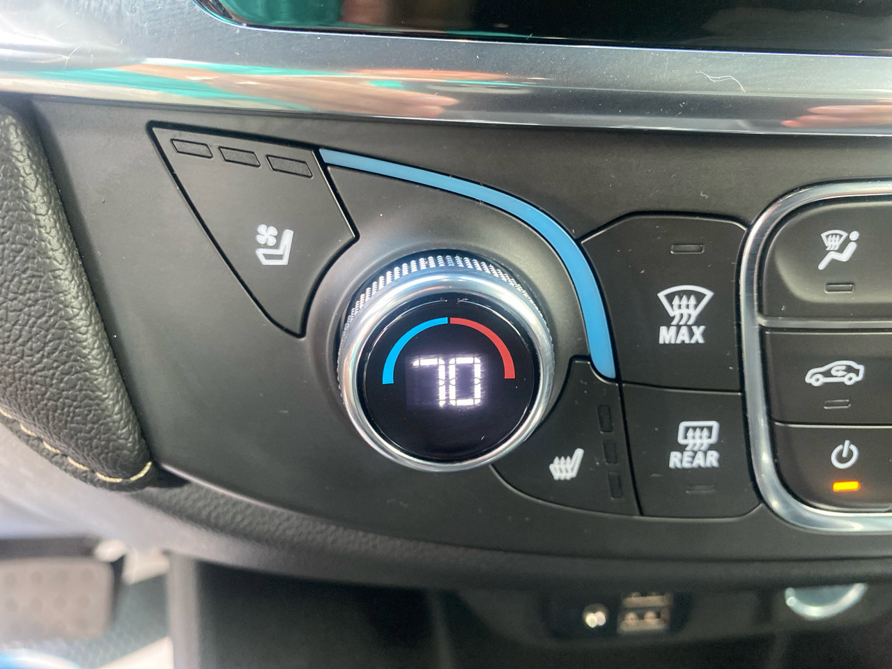 Used 2023 Chevrolet Traverse Premier image 22