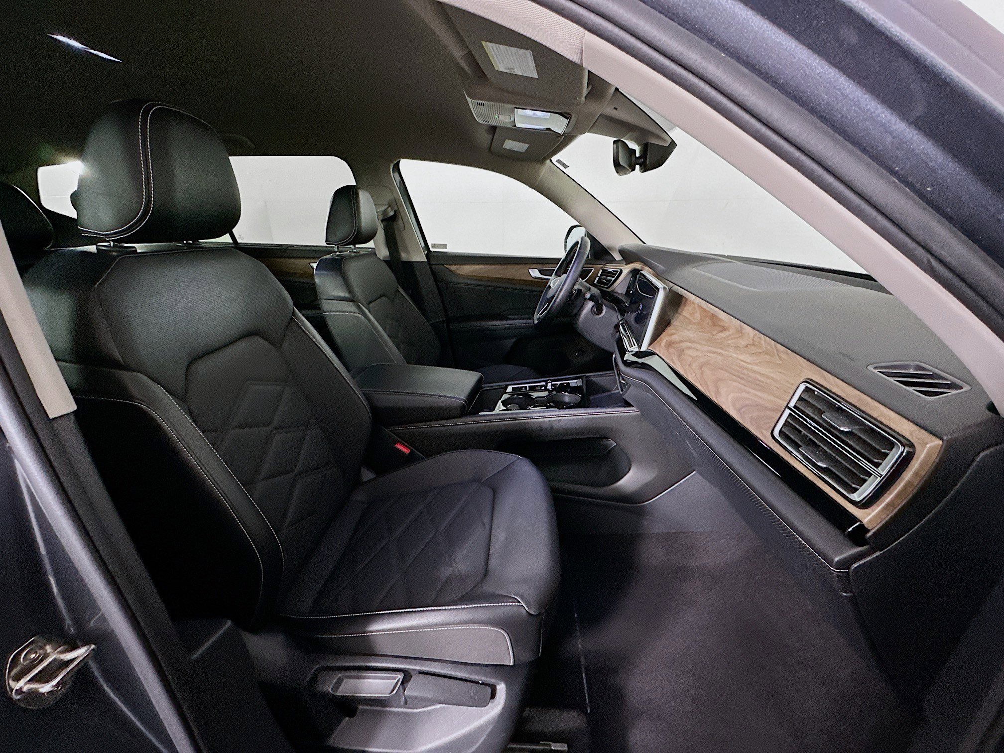 Used 2024 Volkswagen Atlas SE image 33