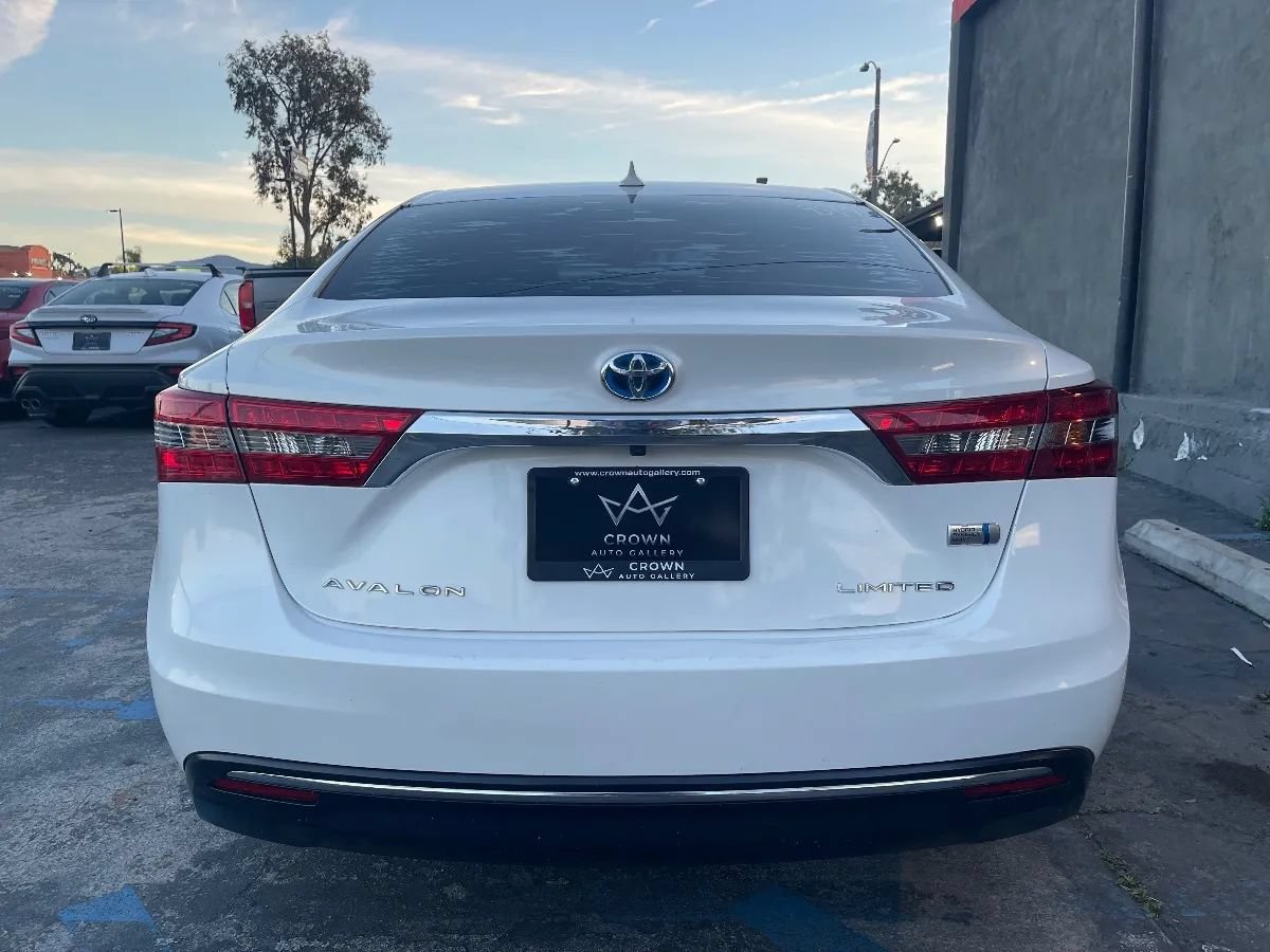 Used 2018 Toyota Avalon Limited FWD image 8