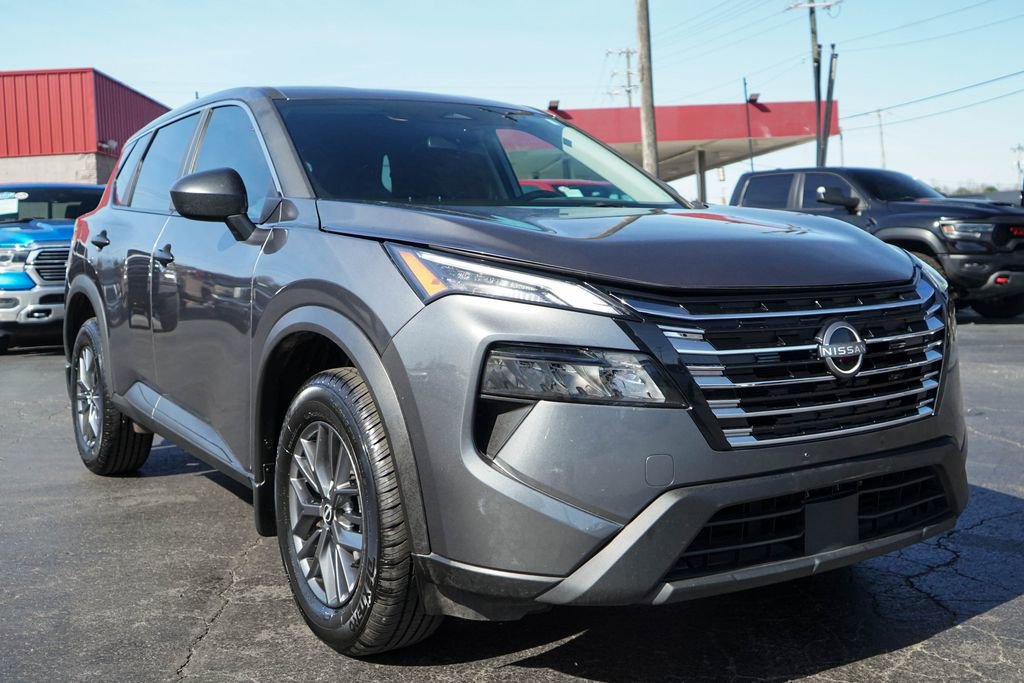 Used 2025 Nissan Rogue S image 37