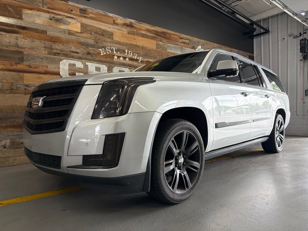 Used 2016 Cadillac Escalade ESV Premium AWD/4WD image 4