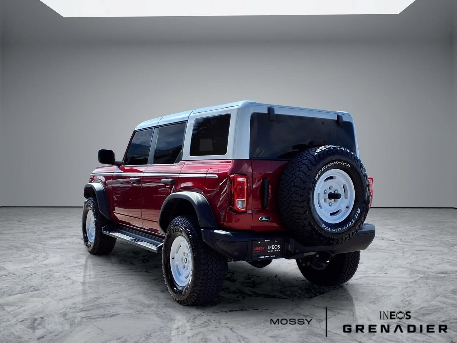 Used 2025 Ford Bronco Heritage Edition AWD/4WD image 2