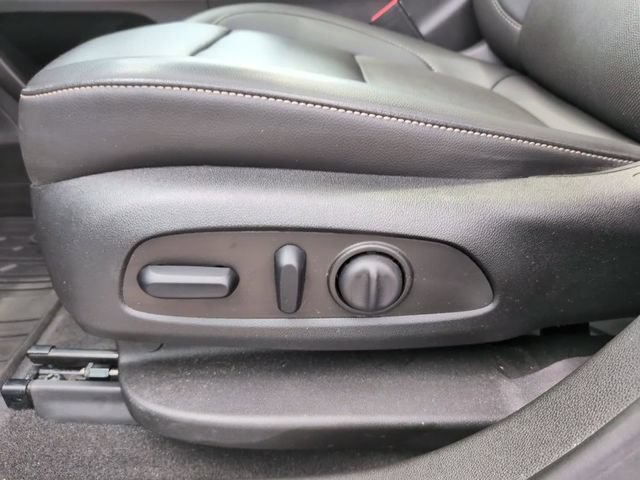 Certified 2023 GMC Acadia SLT w/ Elevation Edition AWD/4WD image 17
