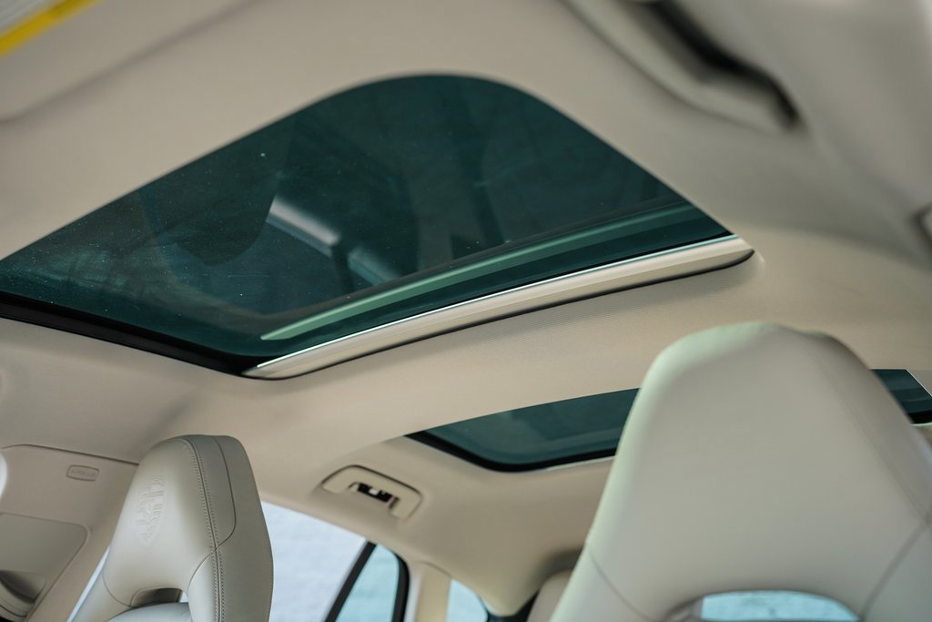 Used 2022 Porsche Panamera 4S w/ Premium Package image 33