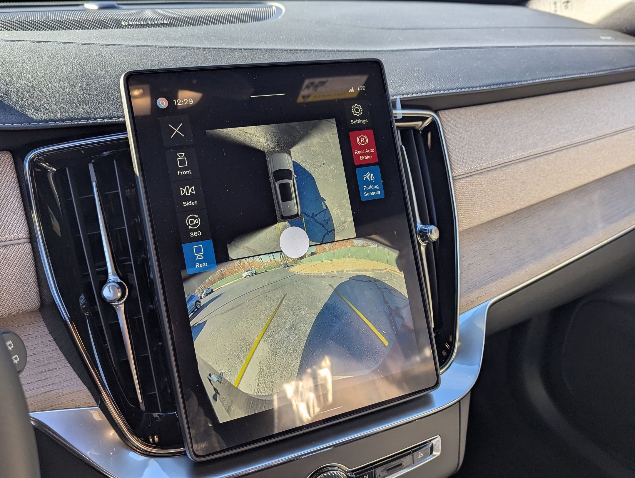 New 2026 Volvo XC90 B6 Plus w/ Protection Package Premier image 15