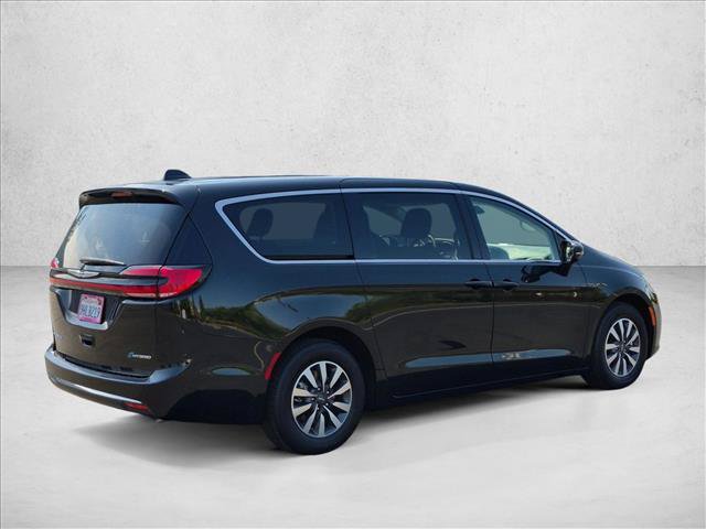 Used 2022 Chrysler Pacifica Touring-L FWD image 5