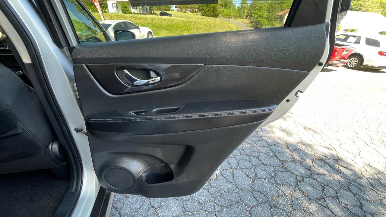 Used 2018 Nissan Rogue SV w/ Sun & Sound Touring Package image 24