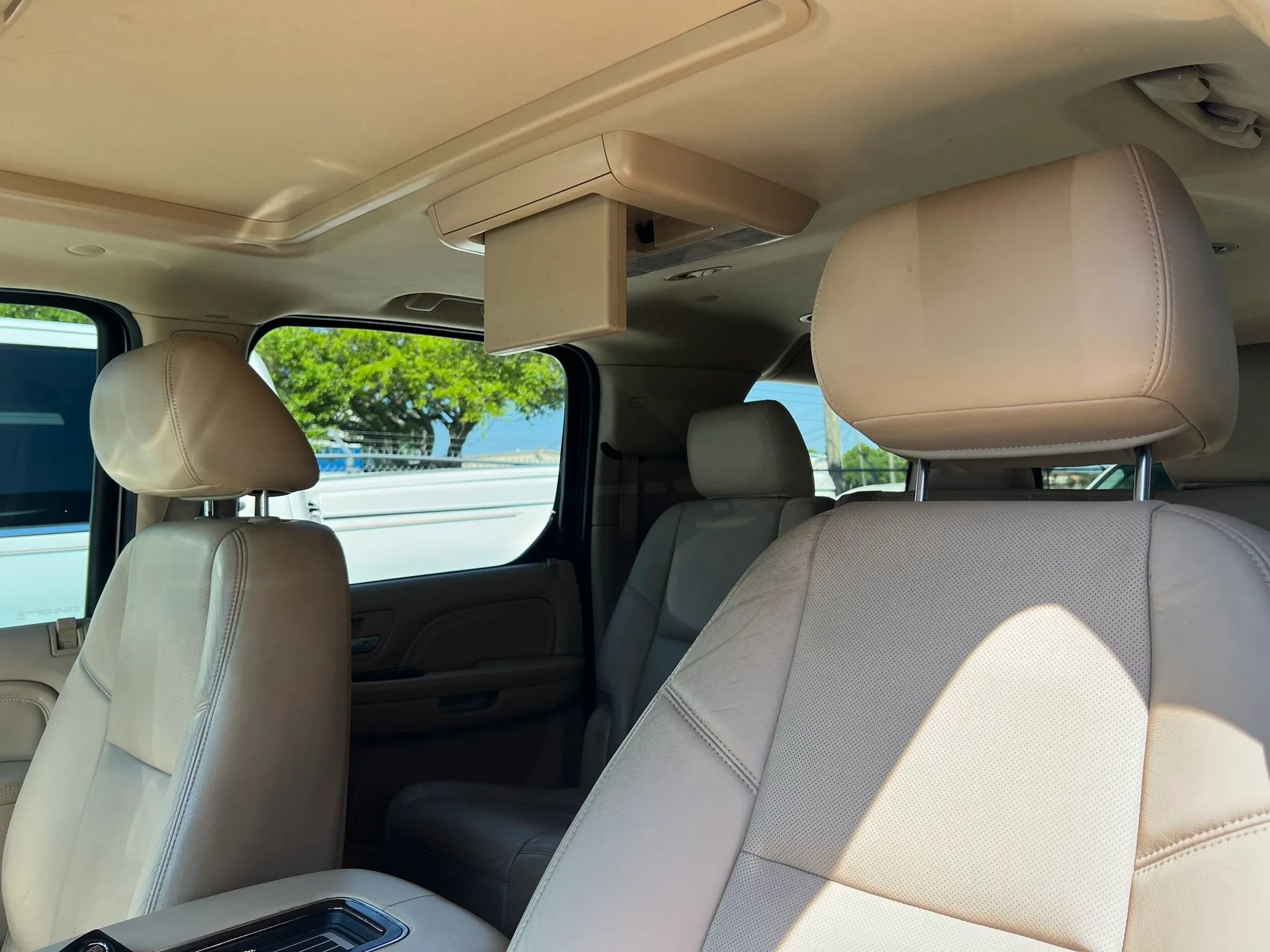 Used 2014 Cadillac Escalade ESV Luxury AWD/4WD image 8