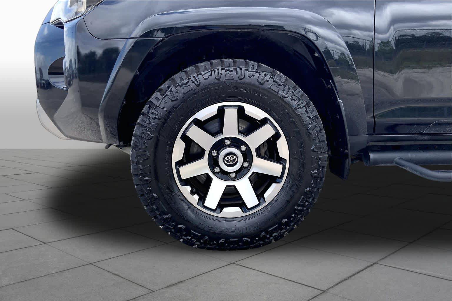 Used 2019 Toyota 4Runner TRD Off-Road Premium AWD/4WD image 11