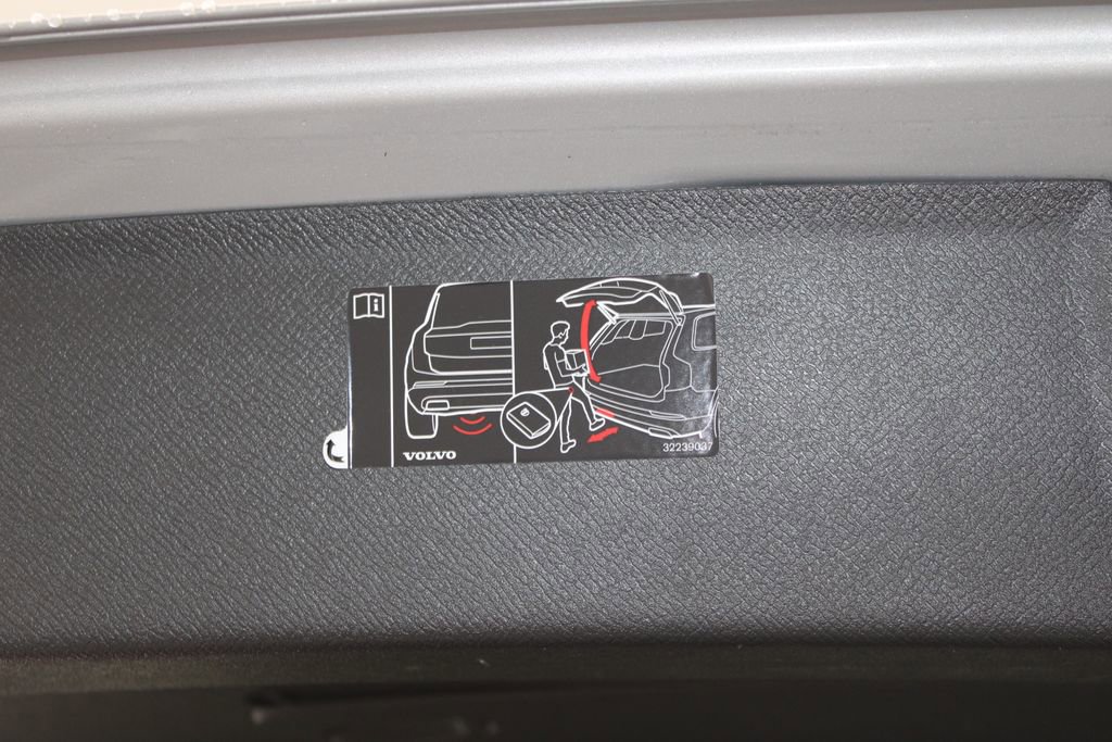 Used 2023 Volvo XC90 B5 Plus image 16